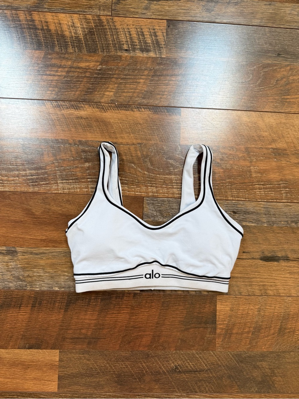 ALO Yoga Airbrush Heart Throb Sports Bra - white & black